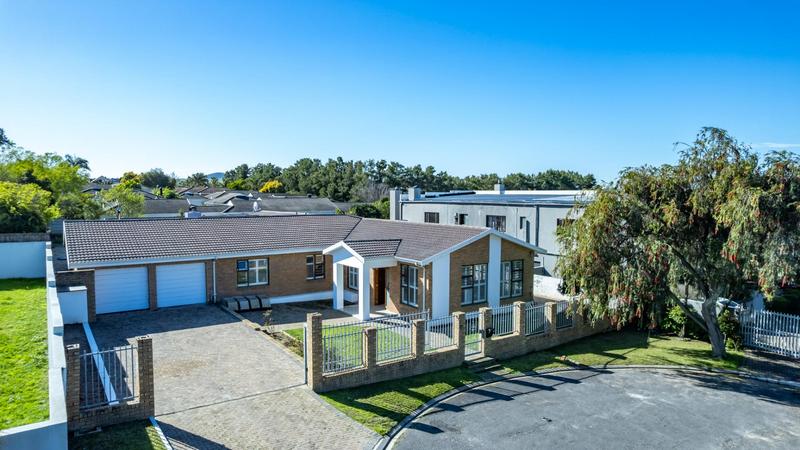 5 Bedroom Property for Sale in Bergsig Western Cape